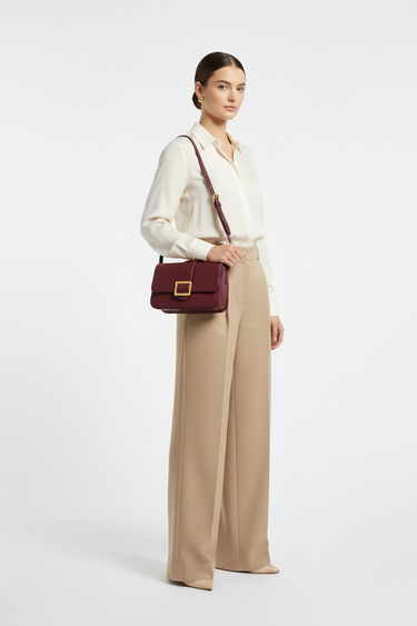 Luna Crossbody Bag Burgundy Wine — Model